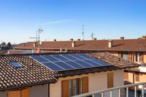Pannelli fotovoltaici sul tetto di una casa