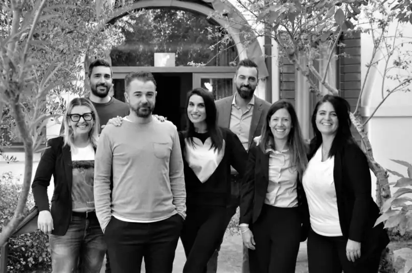 persone componenti di Consult Group fotografate in gruppo